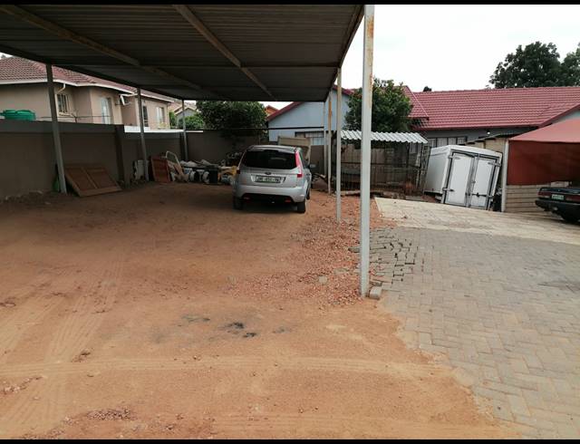 3 BEDROOM HOUSE FOR SALE IN TLHABANE WEST